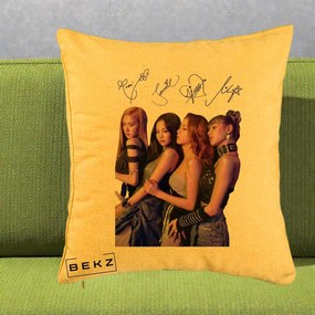 Perna Personalizata K-pop BLACKPINK Fotografie Grup Autografe Deasupra, 40x40 cm, Galben, Husa Detasabila, Perna Inclusa, BEKZ®