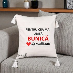 Cadou pentru Bunica - Perna Personalizata Pentru Cea Mai Iubita Bunica La Multi Ani Rosu, 40x40 cm, Bej cu Franjuri, Husa Detasabila, Perna Inclusa, BEKZ®