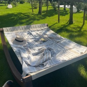 Pătură bej din in pentru plajă 140x170 cm Allure Stripe – Linen Tales