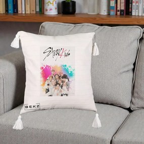 Perna Personalizata K-pop Stray Kids cu Splash Multicolor, 40x40 cm, Bej cu Franjuri, Husa Detasabila, Perna Inclusa, BEKZ®