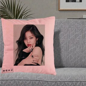 Perna Personalizata K-pop BLACKPINK Jennie Editorial Negru cu Inele, 40x40 cm, Roz, Husa Detasabila, Perna Inclusa, BEKZ®
