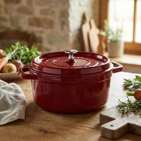 Oala din fonta Staub La Cocotte 40502-278-0, 6,7 l, 28 cm, de la -20°C pana la 260 °C, Emailata, Capac cu structura anti-picaturi, Toate plitele inclusiv inductie, Bordeaux