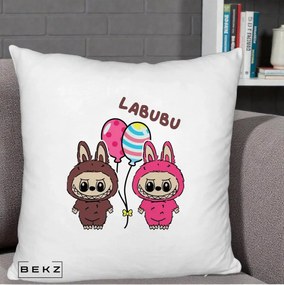 Perna Personalizata Labubu Cuplu cu Baloane, 40x40 cm, Alb Pufos, Husa Detasabila, Perna Inclusa, BEKZ®