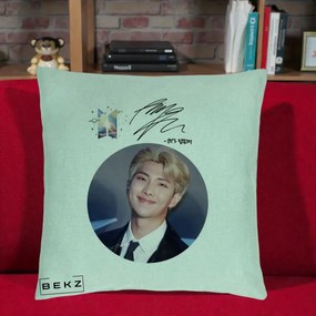 Perna Personalizata K-pop BTS RM Namjoon Portret Cerc cu Autograf, 40x40 cm, Verde Menta, Husa Detasabila, Perna Inclusa, BEKZ®