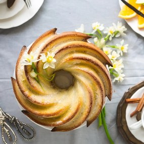 Formă de copt din silicon Orion Flower, ø 23,5 cm, maro