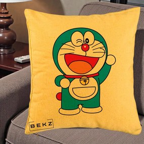 Perna Personalizata Doraemon Salutand, 40x40 cm, Galben, Husa Detasabila, Perna Inclusa, BEKZ®