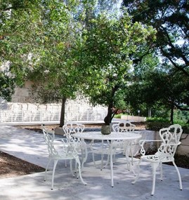 Masă metalica, alba, diametrul 110 cm, Victoria, Bizzotto