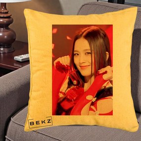 Perna Personalizata K-pop BLACKPINK Jisoo Rosu, 40x40 cm, Galben, Husa Detasabila, Perna Inclusa, BEKZ®