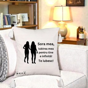 Cadou pentru Sora - Perna Personalizata Sora Mea Te Iubesc Siluete Negre Tinand Maini, 40x40 cm, Bej cu Franjuri, Husa Detasabila, Perna Inclusa, BEKZ®