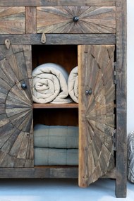 Bufet rustic din lemn vechi reciclat, 2 uși cu decor solar sculptat, 2 sertare, 90 cm, „Grimaud"