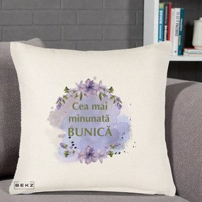 Cadou pentru Bunica - Perna Personalizata Cea Mai Minunata Bunica Flori Mov Acuarela Verde, 40x40 cm, Crem Reliefat, Husa Detasabila, Perna Inclusa, BEKZ®