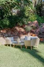 Set lounge exterior din rattan sintetic și structură din lemn și oțel cu canapea, 2 fotolii, masă și perne, finisaj bej-gri, „Zahara