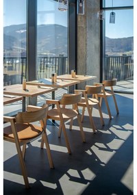 Scaun de dining în culoare naturală cu cotiere din lemn de stejar Flip – Gazzda