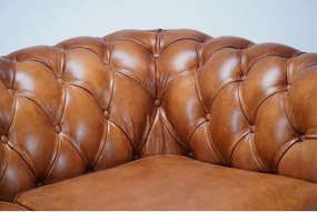 Canapea 2 locuri Chesterfield din piele naturală maro deschis, cu capitonaj cu nasturi și ținte decorative, 75 x 180 x 97 cm, „Classic Chic”