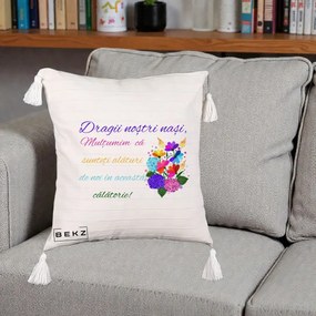 Perna Personalizata Dragii Nostri Nasi Multumim cu Flori Multicolore Colorat, 40x40 cm, Bej cu Franjuri, Husa Detasabila, Perna Inclusa, BEKZ®