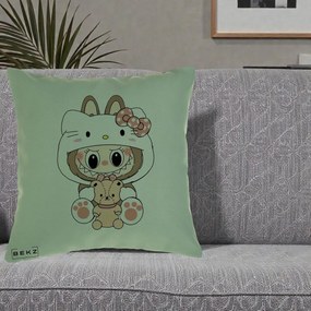 Perna Personalizata Labubu x Hello Kitty, 40x40 cm, Verde, Husa Detasabila, Perna Inclusa, BEKZ®