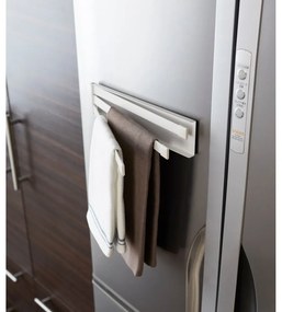 Cuier magnetic reglabil pentru prosoape de bucătărie YAMAZAKI Tower, alb