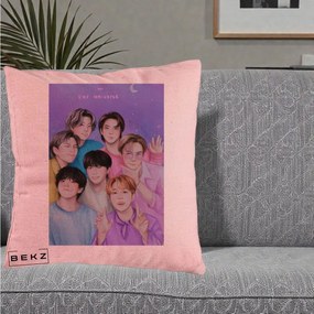 Perna Personalizata K-pop BTS Our Universe Fanart Violet Pastel, 40x40 cm, Roz, Husa Detasabila, Perna Inclusa, BEKZ®