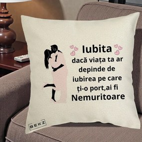 Cadou pentru Iubita - Perna Personalizata Iubita Nemuritoare cu Siluete de Cuplu, 40x40 cm, Ecru, Husa Detasabila, Perna Inclusa, BEKZ®