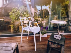 Set 4 bucati scaune din plastic KATO albe