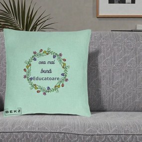Cadou pentru Educatoare - Perna Personalizata Cea mai Buna Educatoare cu Coronita Florala Colorata, 40x40 cm, Verde Menta, Husa Detasabila, Perna Inclusa, BEKZ®