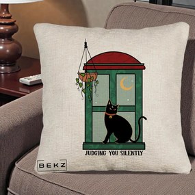 Perna Decorativa Judging You Silently Pisica Geam, 40x40 cm, Bej Canapea, Husa Detasabila, Perna Inclusa, BEKZ®