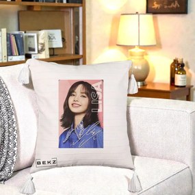 Perna Personalizata K-pop BLACKPINK Lisa cu Semnatura, 40x40 cm, Bej cu Franjuri, Husa Detasabila, Perna Inclusa, BEKZ®