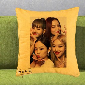 Perna Personalizata K-pop BLACKPINK Foto Grup Selfie 4 Membre, 40x40 cm, Galben, Husa Detasabila, Perna Inclusa, BEKZ®
