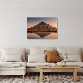 Tablou pe sticlă oglindirea muntelui Taranaki, Noua Zeelanda (70x50 cm)