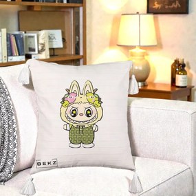 Perna Personalizata Labubu Galben cu Mere si Salopeta, 40x40 cm, Bej cu Franjuri, Husa Detasabila, Perna Inclusa, BEKZ®