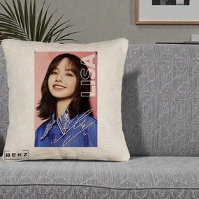 Perna Personalizata K-pop BLACKPINK Lisa cu Semnatura, 40x40 cm, Bej Canapea, Husa Detasabila, Perna Inclusa, BEKZ®