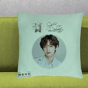 Perna Personalizata K-pop BTS V Taehyung Portret Cerc Autograf, 40x40 cm, Verde Menta, Husa Detasabila, Perna Inclusa, BEKZ®