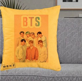 Perna Personalizata K-pop BTS Foto Grup cu BTS si Fond Roz Pastel, 40x40 cm, Galben, Husa Detasabila, Perna Inclusa, BEKZ®