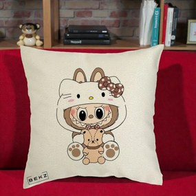 Perna Personalizata Labubu x Hello Kitty Maro-Vintage, 40x40 cm, Ecru, Husa Detasabila, Perna Inclusa, BEKZ®