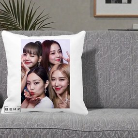 Perna Personalizata K-pop BLACKPINK Foto Grup Selfie 4 Membre, 40x40 cm, Alba Mata, Husa Detasabila, Perna Inclusa, BEKZ®