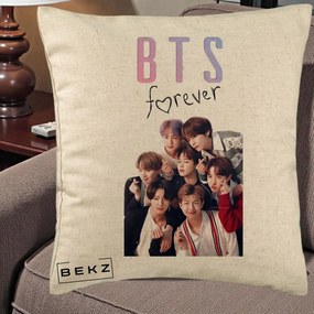 Perna Personalizata K-pop BTS Forever cu Foto Grup Negru, 40x40 cm, Bej, Husa Detasabila, Perna Inclusa, BEKZ®