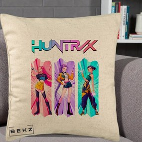 Perna Personalizata K-pop HUNTRX Trio cu Pisica in Benzi, 40x40 cm, Bej, Husa Detasabila, Perna Inclusa, BEKZ®
