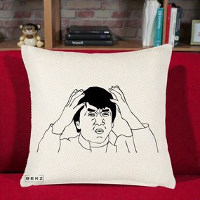 Perna Decorativa Jackie Chan WTF, 40x40 cm, Crem Reliefat, Husa Detasabila, Perna Inclusa, BEKZ®