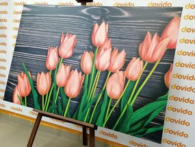Tablou lalele portocalii fermecătoare pe fundal de lemn