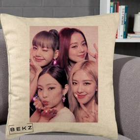 Perna Personalizata K-pop BLACKPINK Foto Grup Selfie Roz cu Glitter, 40x40 cm, Bej, Husa Detasabila, Perna Inclusa, BEKZ®