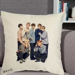 Perna Personalizata K-pop BTS Foto Grup In Picioare Tricoturi, 40x40 cm, Ecru, Husa Detasabila, Perna Inclusa, BEKZ®