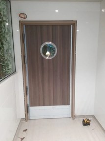 Usa restaurant bucatarie cu geam hublou - dublu batanta la 180 1050x2085, Stejar Milano, Laminat HPL