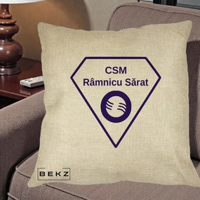 Perna Personalizata CSM Ramnicu Sarat Fotbal, 40x40 cm, Crem, Husa Detasabila, Perna Inclusa, BEKZ®