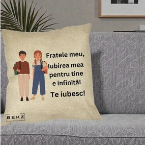 Cadou pentru Frate - Perna Personalizata Fratele Meu Te Iubesc Elevi Ilustratie Colorata, 40x40 cm, Crem, Husa Detasabila, Perna Inclusa, BEKZ®
