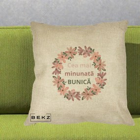 Cadou pentru Bunica - Perna Personalizata Cea Mai Minunata Bunica Coronita Flori Roz, 40x40 cm, Crem, Husa Detasabila, Perna Inclusa, BEKZ®