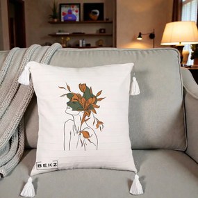 Perna Decorativa Portret Feminin Crin Auriu, 40x40 cm, Bej cu Franjuri, Husa Detasabila, Perna Inclusa, BEKZ®