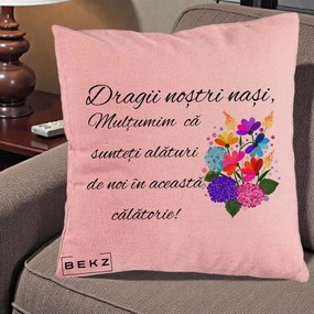 Cadou pentru Nasi - Perna Personalizata Dragii Nostri Nasi Multumim cu Flori Multicolore, 40x40 cm, Roz, Husa Detasabila, Perna Inclusa, BEKZ®