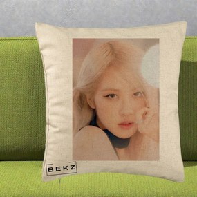 Perna Personalizata K-pop BLACKPINK Rose Blond cu Inel Roz Pastel, 40x40 cm, Bej, Husa Detasabila, Perna Inclusa, BEKZ®
