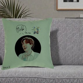 Perna Personalizata K-pop BTS J-Hope Portret cu Autograf, 40x40 cm, Verde, Husa Detasabila, Perna Inclusa, BEKZ®