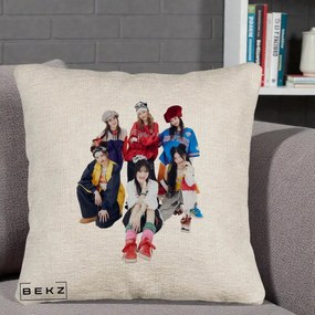 Perna Personalizata Grup K-pop Fete Streetwear Foto, 40x40 cm, Bej Canapea, Husa Detasabila, Perna Inclusa, BEKZ®